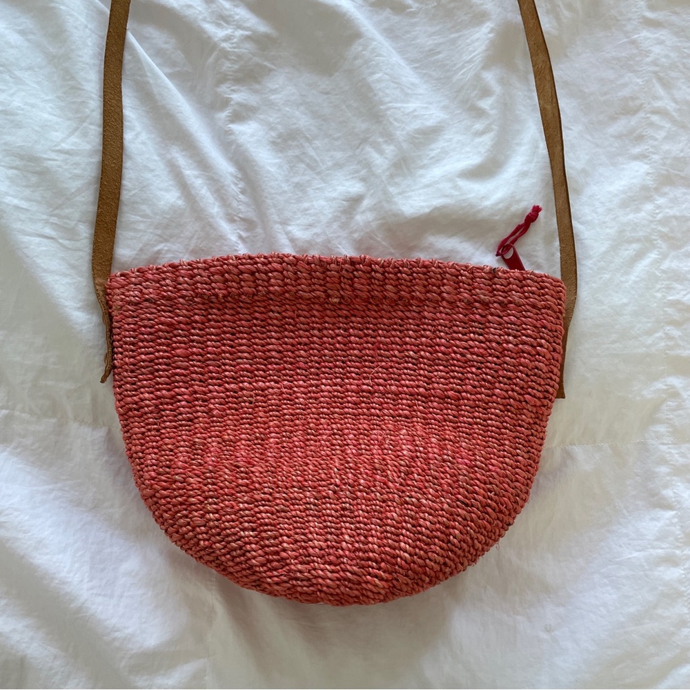 Vintage woven shoulder bag